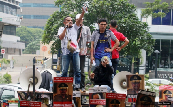 Ratusan Massa HAMAK 'Goyang' Gedung KPK