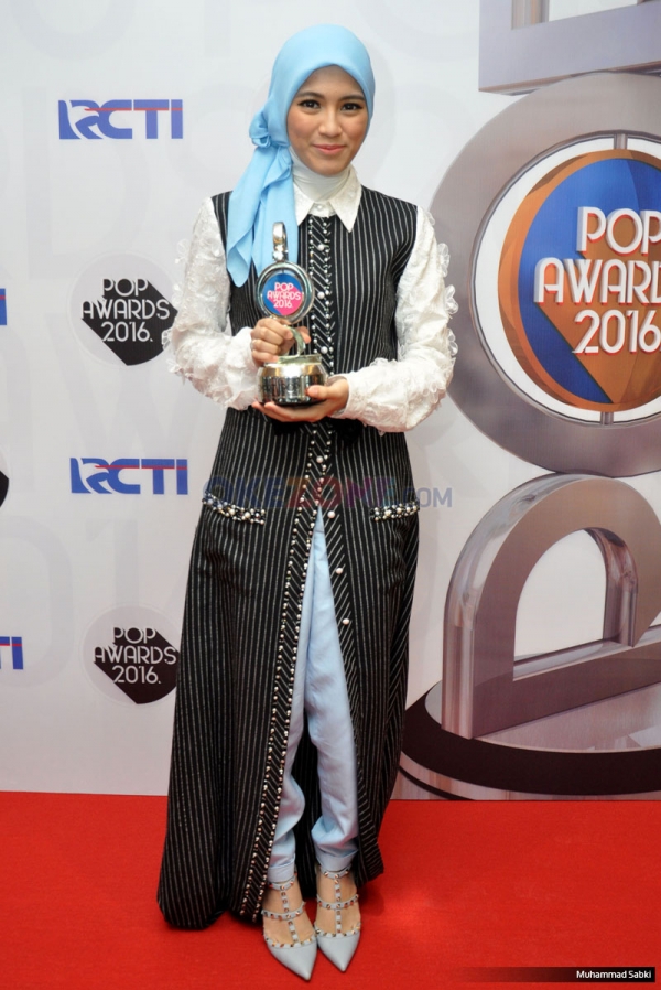 Alyssa Soebandono  Raih Smart Pop Award 2016