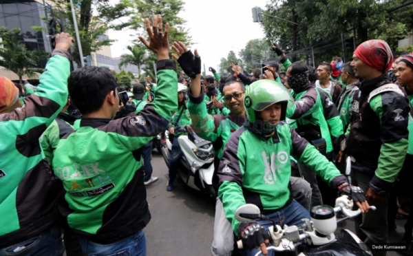 Sambutan Sesama Driver saat Mendatangi Kantor Gojek