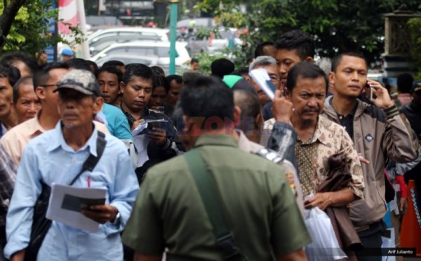 Antrean Mengular Pengurusan STNK di Samsat Polda Metro Jaya