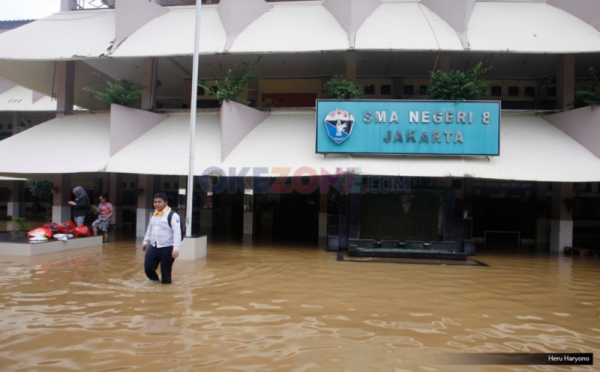 SMA 8 Bukit Duri Terendam, Aktivitas Belajar-mengajar Dihentikan