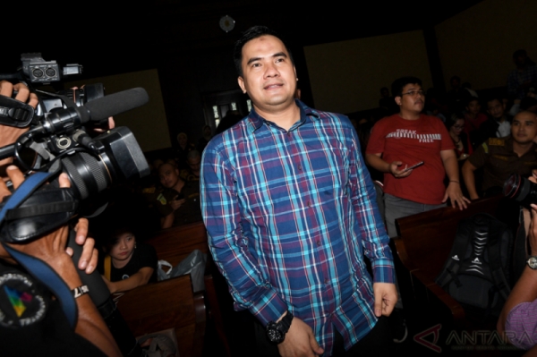  Penyanyi Dangdut Saipul Jamil Divonis Hukuman 3 Tahun Penjara dan Denda Rp100 Juta