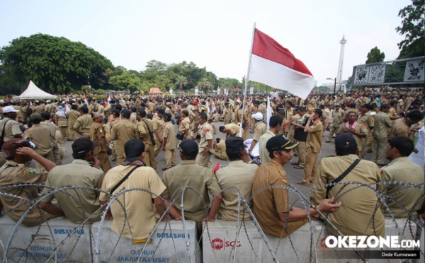 Ribuan Perangkat Desa Tuntut Jadi PNS