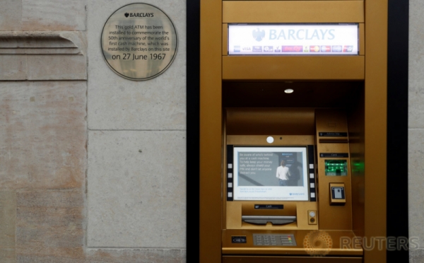 WOW! Di London Ada ATM Berkelir Emas