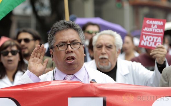 Protes Peraturan Kesehatan, Ratusan Dokter Turun ke Jalan di La Paz Bolivia