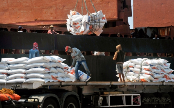 19.900 Ton Beras Impor Asal Vietnam Tiba di Cilegon Banten