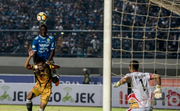 Persib Bandung Bungkam Mitra Kukar 2 Gol Tanpa Balas