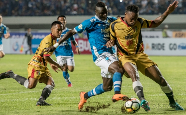 Persib Bandung Bungkam Mitra Kukar 2 Gol Tanpa Balas