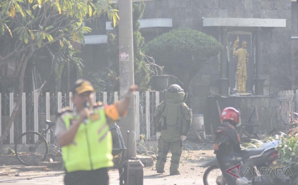 Petugas Penjinak Bom Identifikasi Lokasi Ledakan di Gereja Katolik Santa Maria Tak Bercela Surabaya