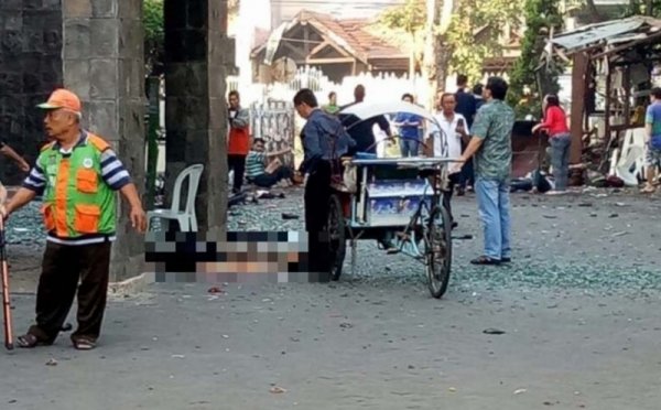 Beredar Foto-Foto Ledakan Diduga Bom Bunuh Diri di Gereja Surabaya 