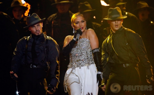 Tampil di Panggung Billboard Music Awards 2018, Jennifer Lopez Bawakan 