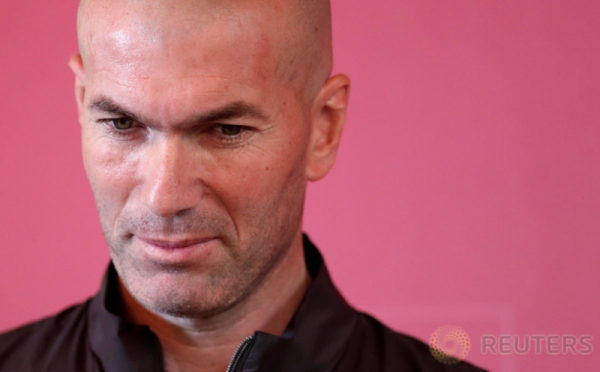 Zidane Terima Zidane's Crystal Foot yang Dibuat Baccarat