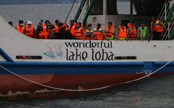 Danau Toba, Antara Legenda Ikan Mas dan Tenggelamnya KM 