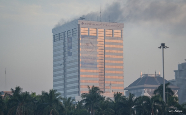 Polisi Lanjutkan Olah TKP Cari Penyebab Kebakaran Gedung 