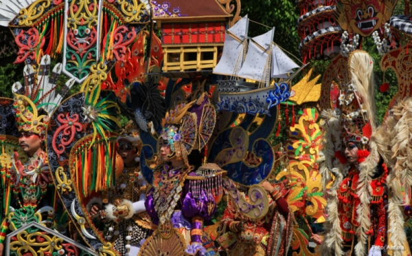 Warna-warni Kostum Peserta Solo Batik Carnival 2018