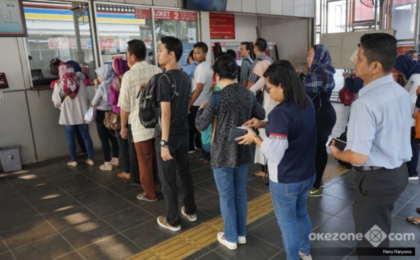 Ada Pembaharuan E-Ticketing KRL, Penumpang Pakai Tiket Kertas Ini