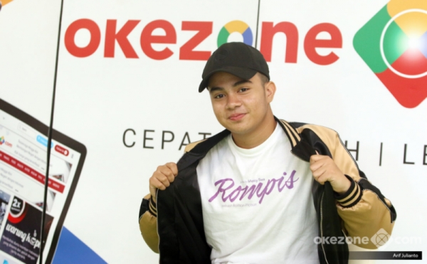 Umay Shahab Jadi Samuel Sahabat Roman di Film Rompis 