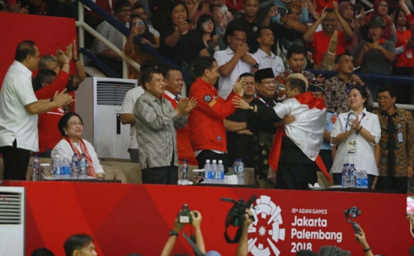 Berkat Atlet Pencak Silat Hanifan Yudani Kusuma, Jokowi-Prabowo Saling Berpelukan