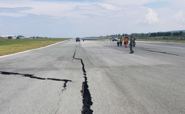 Akibat Gempa 7,7 SR, Runway Bandara Palu Mengalami Retak-Retak
