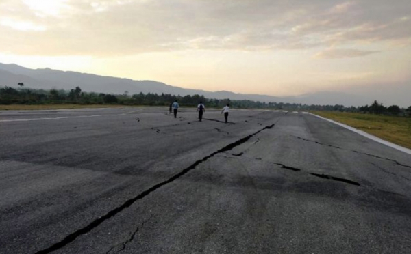 Akibat Gempa 7,7 SR, Runway Bandara Palu Mengalami Retak-Retak