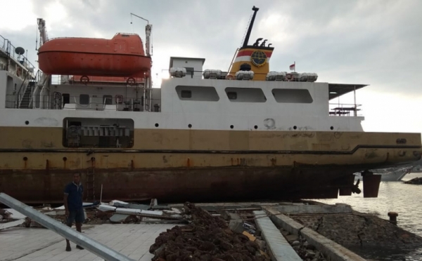 Tsunami di Palu Bikin KM Sabuk Nusantara 39 Terhempas ke Daratan