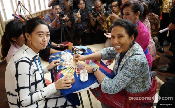 Rini Soemarno Buka Pameran Nusantara Paviliun Indonesia di Pertemuan IMF-World Bank Group 