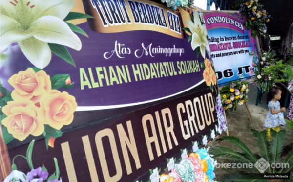 Isak Tangis Keluarga-Tetangga Warnai Rumah Duka Pramugari Korban Lion Air JT610