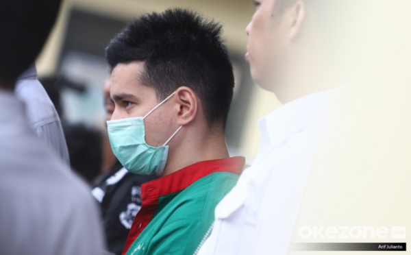 Rilis Kasus Narkoba, Steve Emmanuel Tutup Mulut dengan Masker