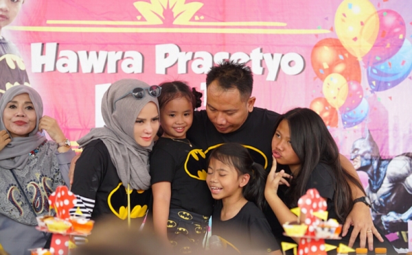 Resmi Bercerai, Tengok Kembali Kebersamaan Vicky Prasetyo Bersama Angel Lelga