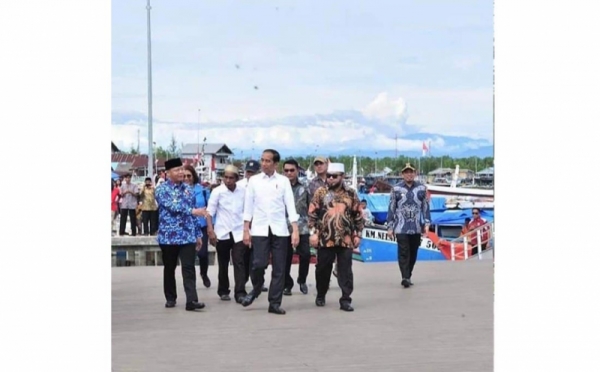 Bersama Susi Pudjiastuti, Jokowi Blusukan ke Kampung Nelayan di Bengkulu