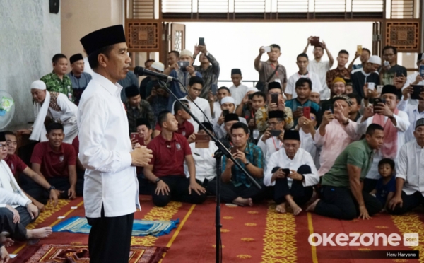 Presiden Jokowi Bagikan 351 Sertifikat Wakaf