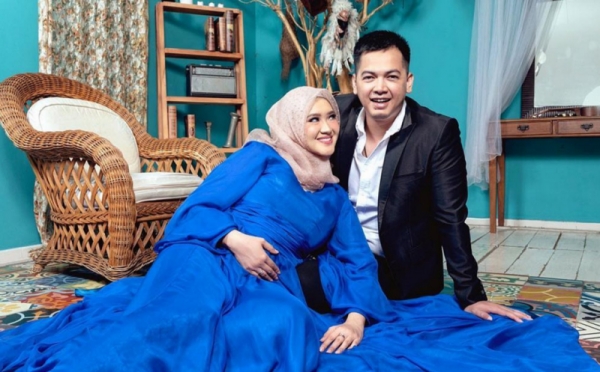  Cerita lucu mengiringi proses persalinan istri  Tommy Kurniawan Ngumpet ketika Istri Lahiran : Okezone Celebrity