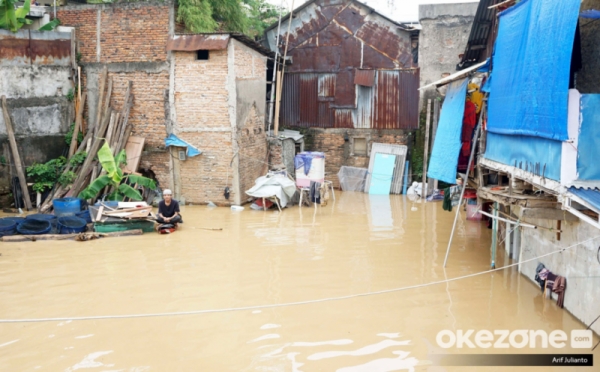 Potret Kawasan Kampung Pulo yang Terendam Banjir