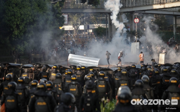 Aksi 22 Mei: Bentrok Massa Aksi dan Polisi Kembali Terjadi di Tanah Abang