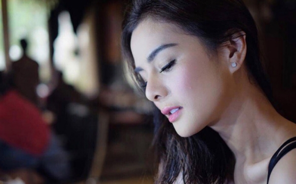 Pesona Cantiknya Artis Astrid Tiar