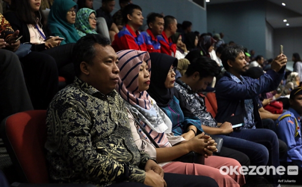 Amnesti Disetujui DPR, Baiq Nuril Makmun Sujud Syukur Bersama Putranya