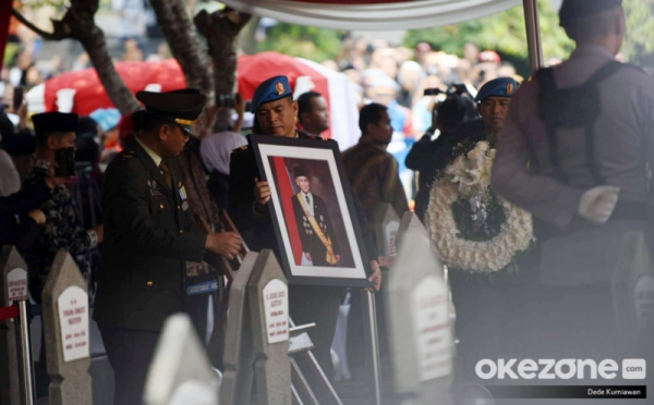 Presiden Jokowi Pimpin Upacara Pemakaman BJ Habibie di TMP Kalibata