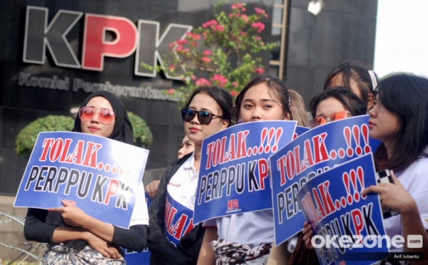 Ketika Perempuan-Perempuan Cantik Menyerukan Penolakan Perppu KPK