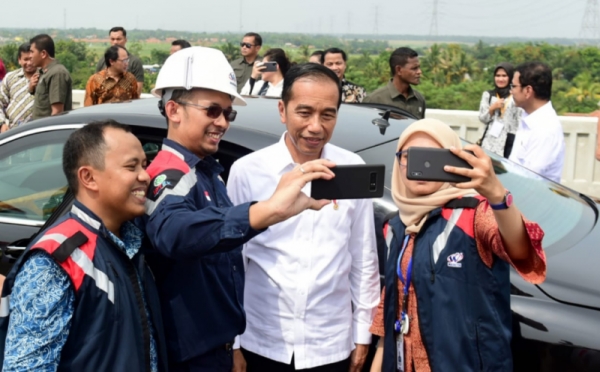 Presiden Jokowi Resmikan Jalan Tol Layang Jakarta-Cikampek