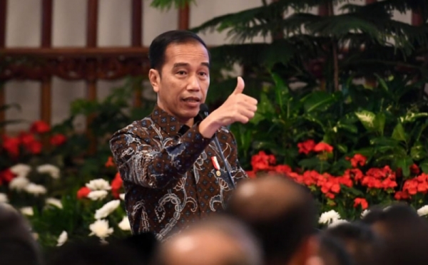 Momen Presiden Jokowi Salami Gubernur Anies di Ratas Pemindahan Ibu Kota