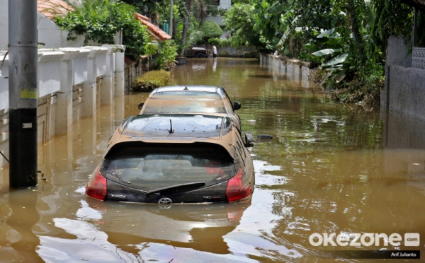Banjir Masih Merendam Kawasan Mampang Pela