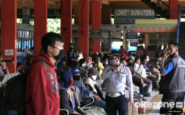 Jelang Pelarangan Mudik, Terminal Kampung Rambutan Penuh