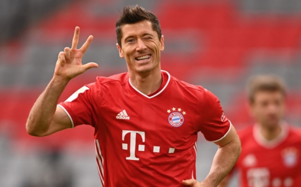Lewandowski Hattrick, Bayern Munchen Lumat Eintracht Frankfurt