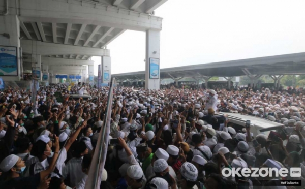 Tiba di Indonesia, Habib Rizieq Shihab Disambut Ribuan Pendukungnya