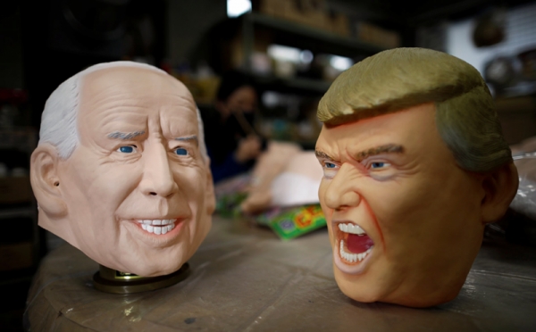 Pembuatan Topeng Karet Joe Biden dan Donald Trump