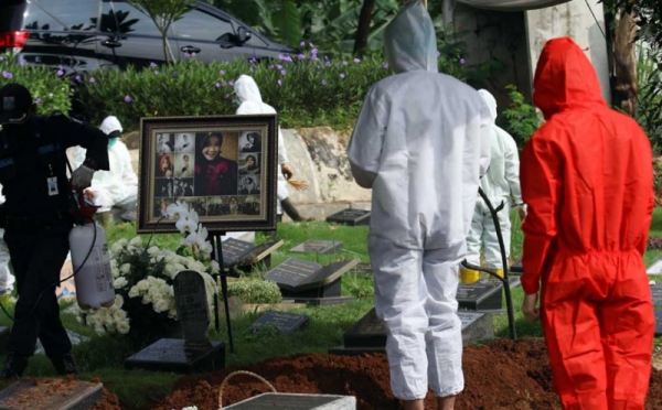 Pemakaman Rina Gunawan Dilakukan dengan Protokol Covid-19